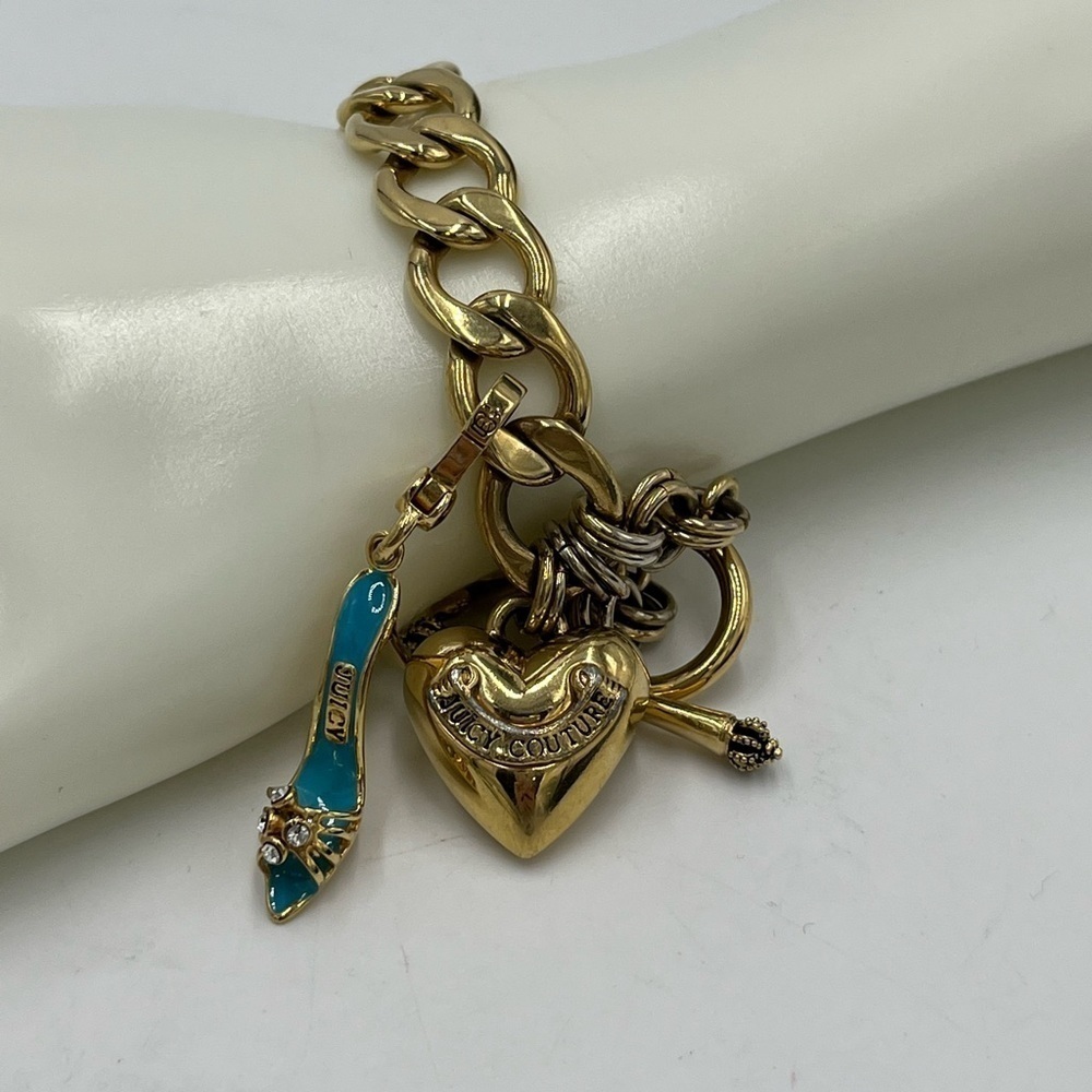 Juicy Couture Vintage Gold‎ Tone Heart Logo J Heel Charm Toggle Clasp Bracelet